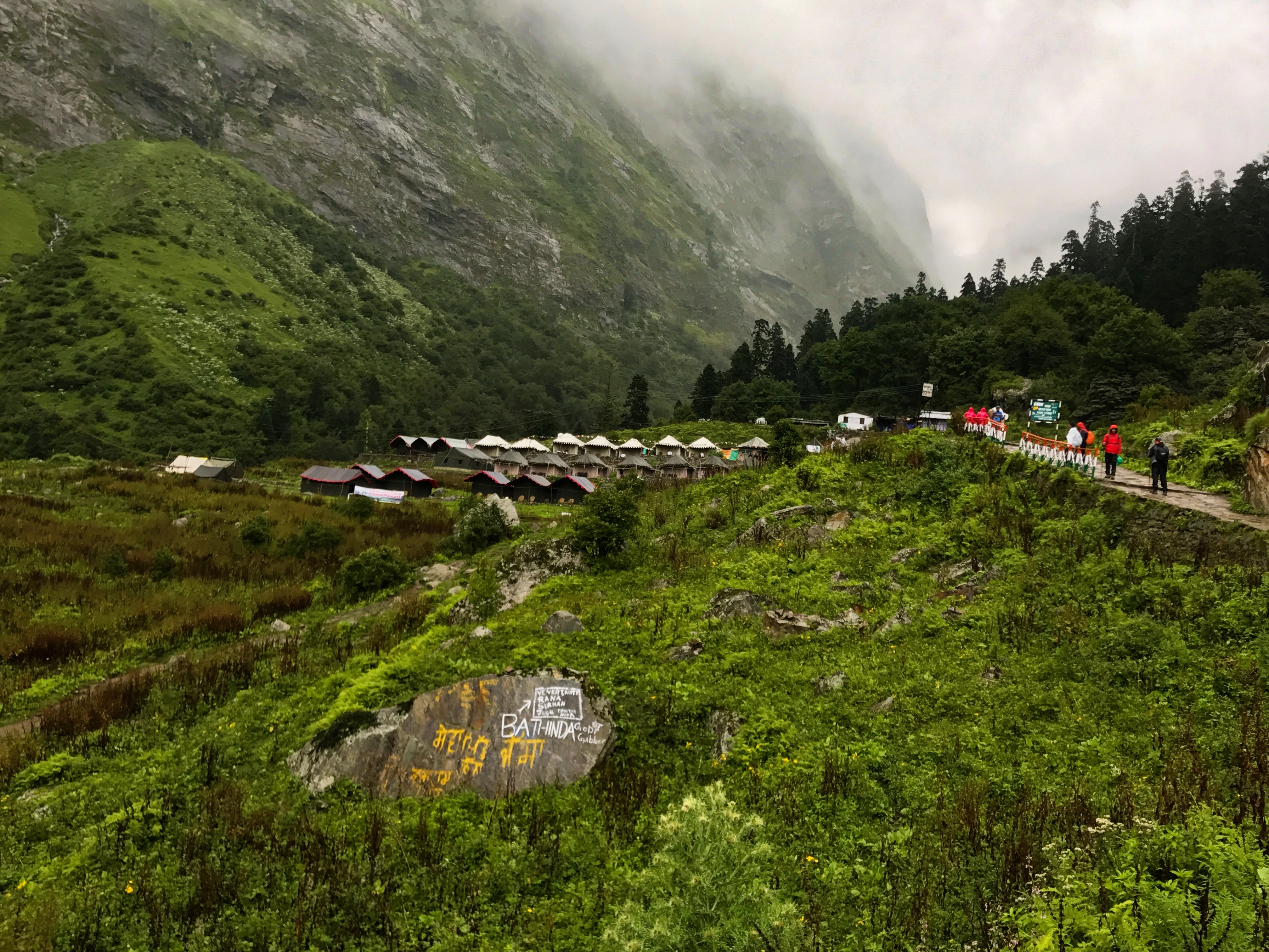Stunning route to the Valley of Flowers trek in the Himalayas