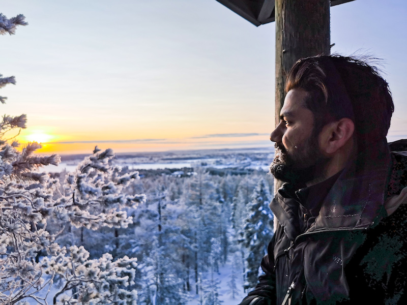 Whistling Hound on a guided hiking tour in Rovaniemi Lapland