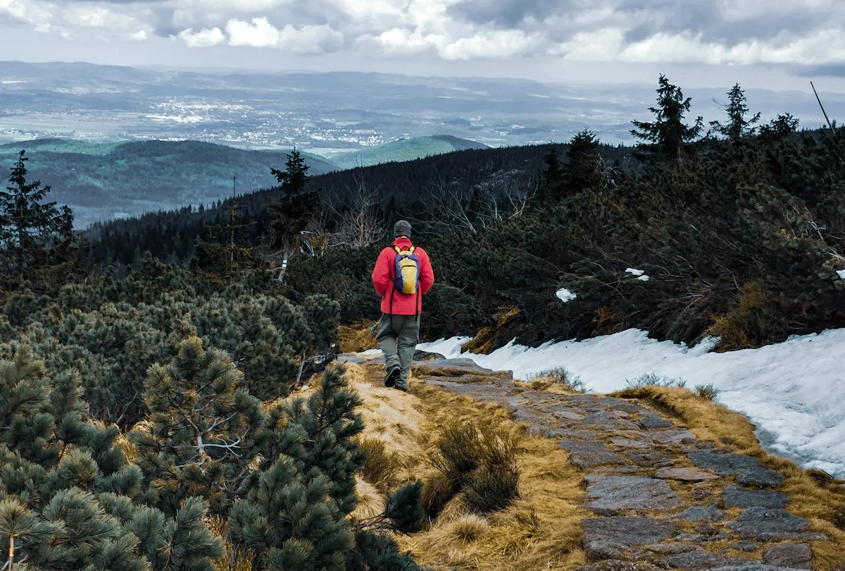 A hiker on Szklarska Poręba Jakuszyce to Szrenica hike