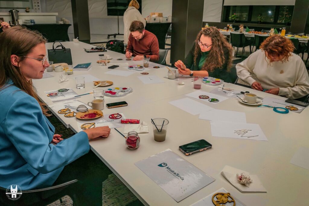 The bombki painting workshop with MPI members during the event of MPI Poland Chapter