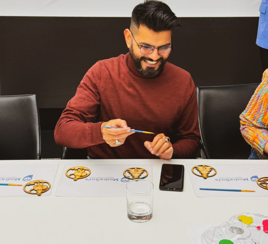 Whistling Hound in bombki painting workshop with MPI members during the event of MPI Poland Chapter