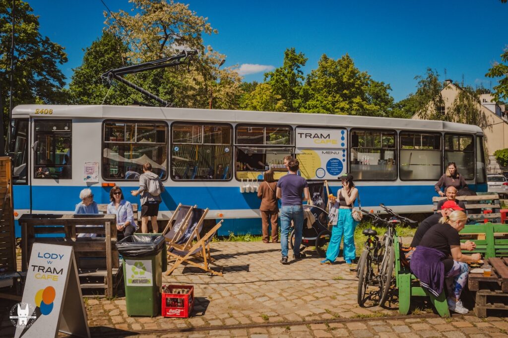 A food truck outside Czasoprzestrzeń in Wrocław