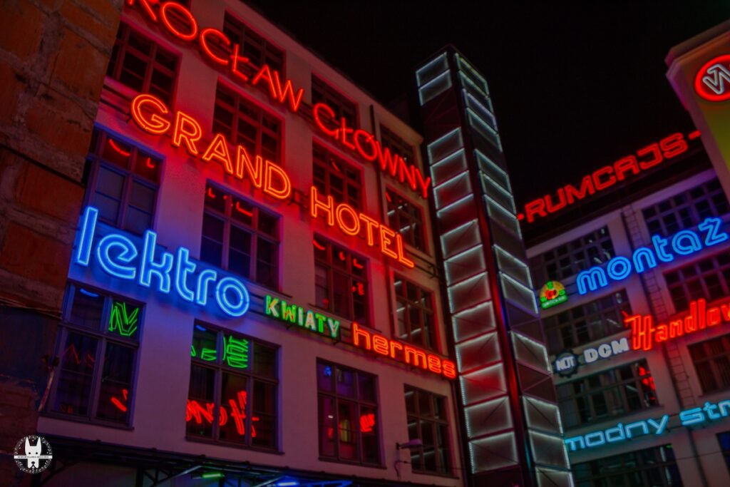 Neon Side Gallery in Wrocław is a perfect time time stop