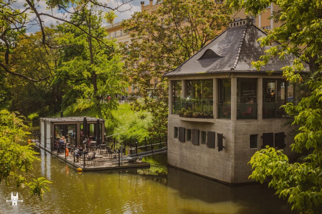 Cafe Berg next to Wzgórze Partyzantów in Wrocław