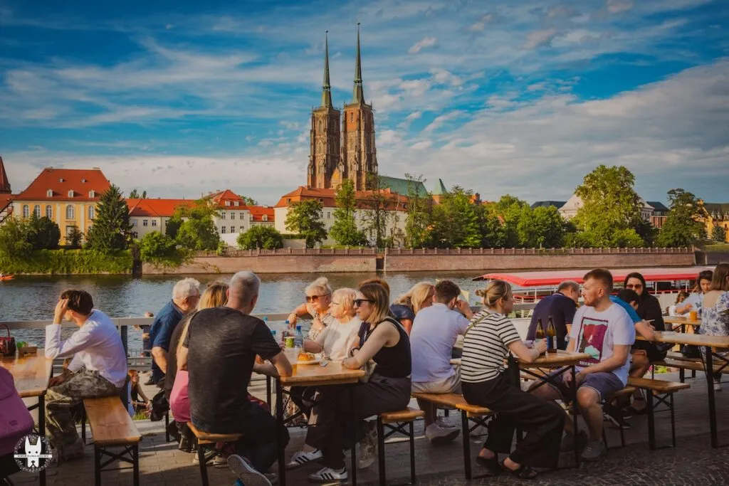 People eating by the Odra side during Gastro Miasto Wrocław food festival