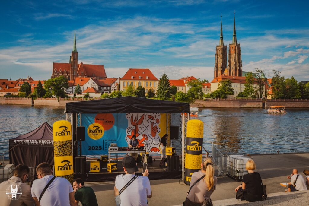 Youngsters enjoying Gastro Miasto Wrocław food festival