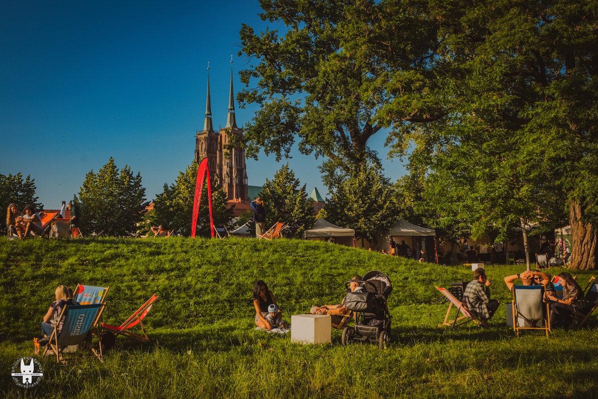 Wroclaw city residents relaxing at Bulwar Dunikowskiego during Gastro Miasto