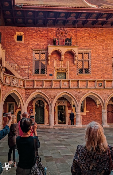 Jagiellonian University Main Courtyard during Kraków city tour