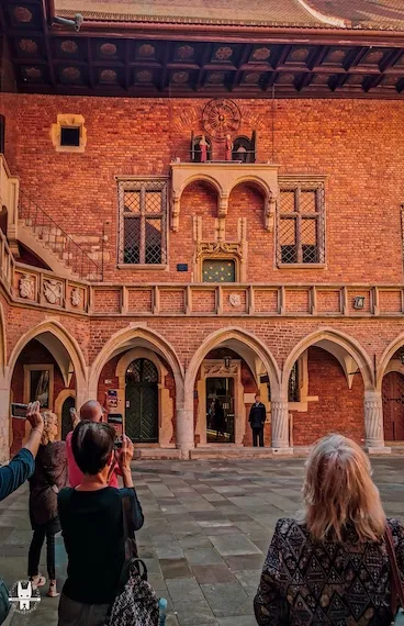 Jagiellonian University Main Courtyard during Kraków city tour
