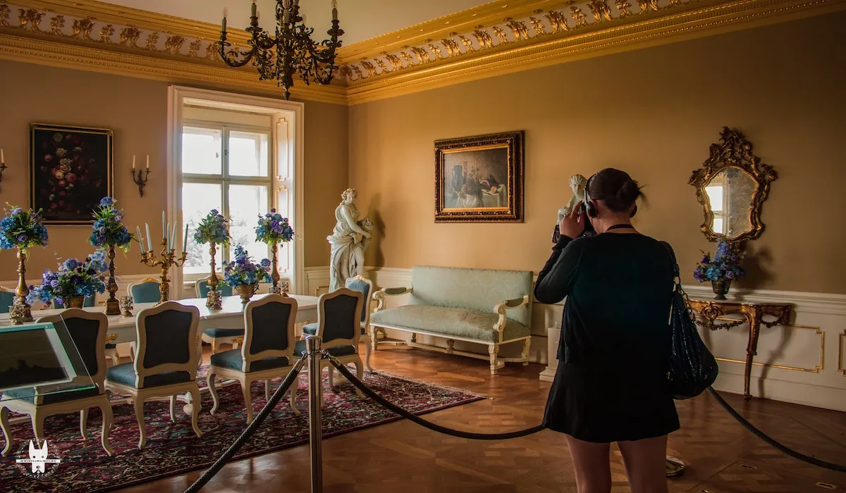 With tourist inside the Ksiaz Castle rooms on day trip from Wrocław
