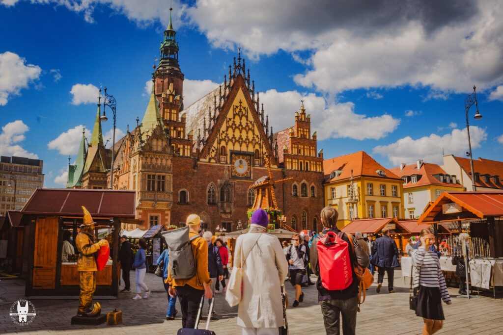 Tourists arriving in summer market Wrocław steps away from Art Hotel Wrocław Old Town