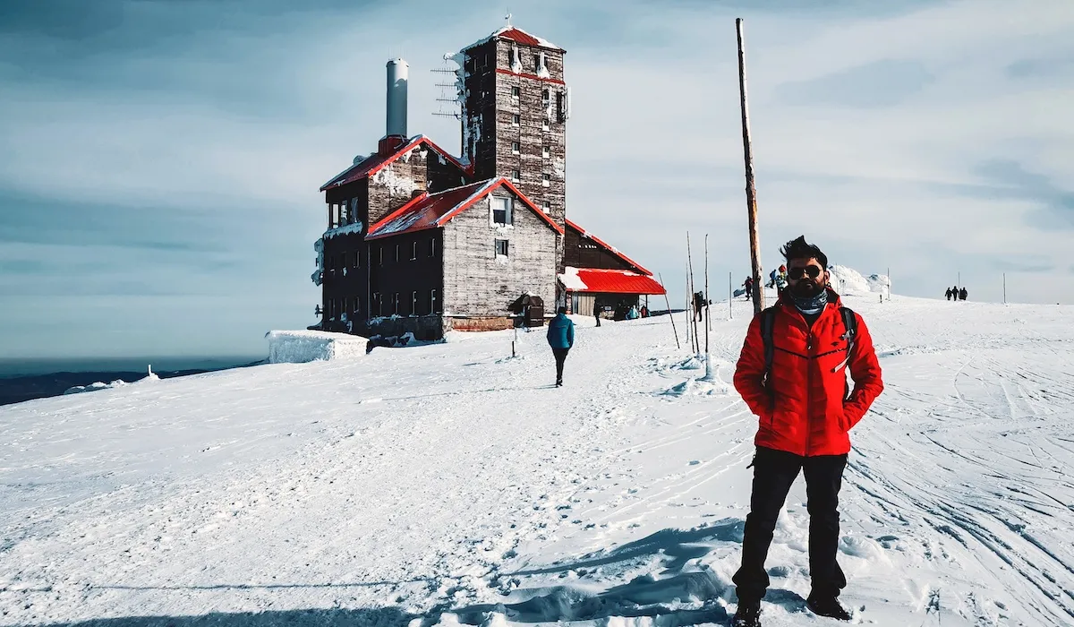 Reaching Sniezne Kotly during Karkonosze Mountains day trip from Wrocław